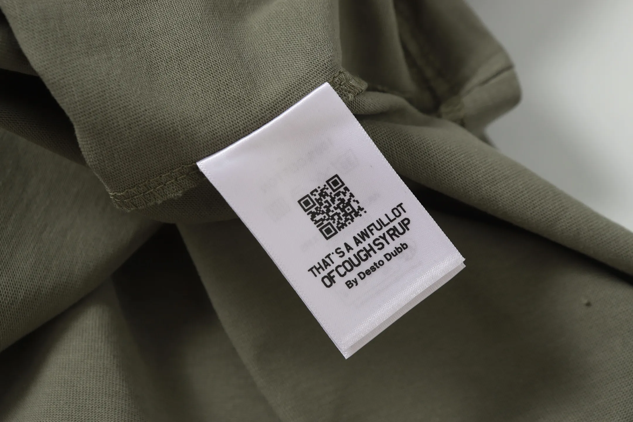 # Green｜That's A AWFUL LOT OF COUGH SYRUP In Stock Real shot American simple trendy brand loose casual T-shirt Fabric (fabric): 32 counts Weight combed double yarn pure cotton Sizes (size): S-M L X L Color (colour): Black/White 👉